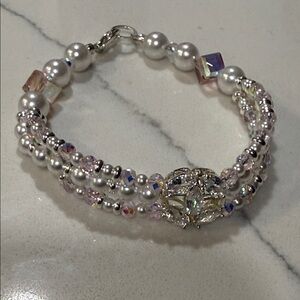 Elegant Silver and White Pearl Bracelet